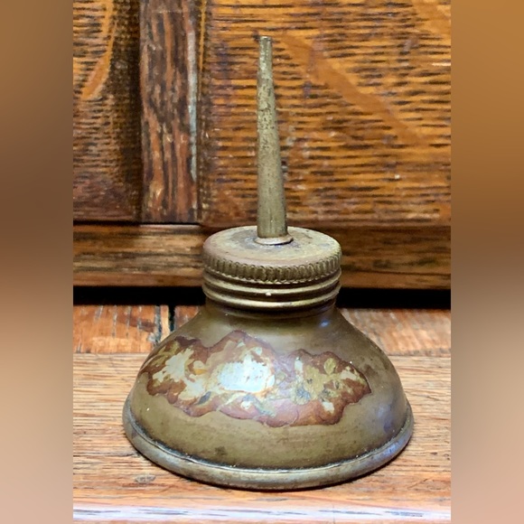 Antique Home Use Metal Straight Standard Spout Oil Can - Picture 3 of 12